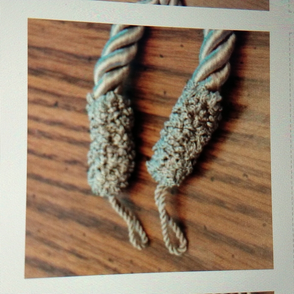 Set of 5 Satiny Tiebacks - Picture 2 of 6